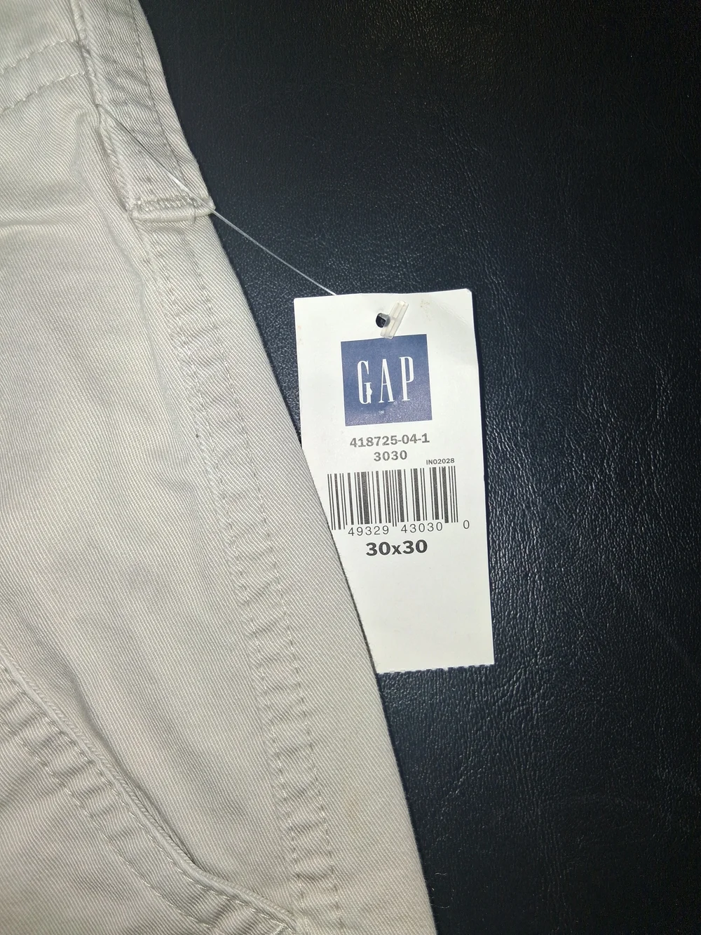 GAP Men’s Light Khaki Cargo Pants